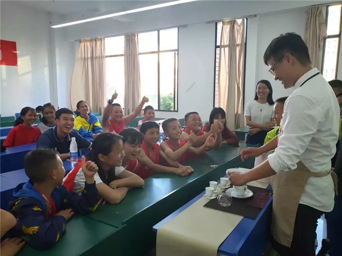 爱心助力，梦想起航|“2019姚基金希望小学篮球赛”小选手们初识中国茶