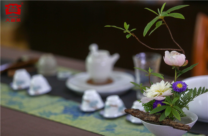 席名：花间啜茗