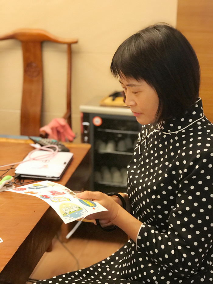 小伙伴们一大早就开始布置现场