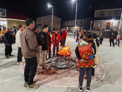 张亚峰董事长与茶农共度马年新春